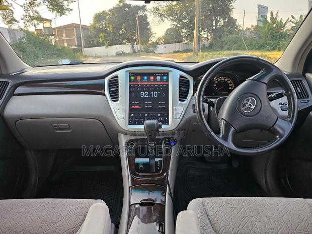 Toyota Kluger 2005 Silver