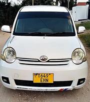 Toyota Sienta 2006 White for sale