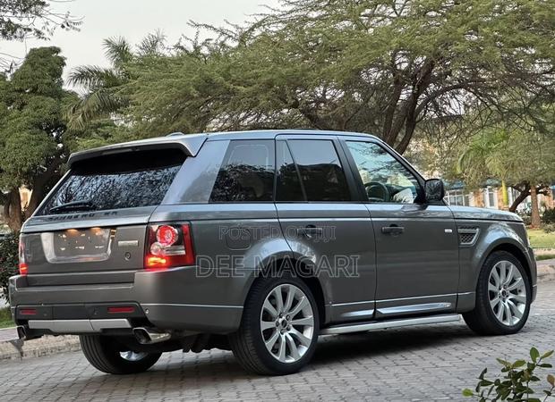 Land Rover Range Rover Sport 2010 Gray