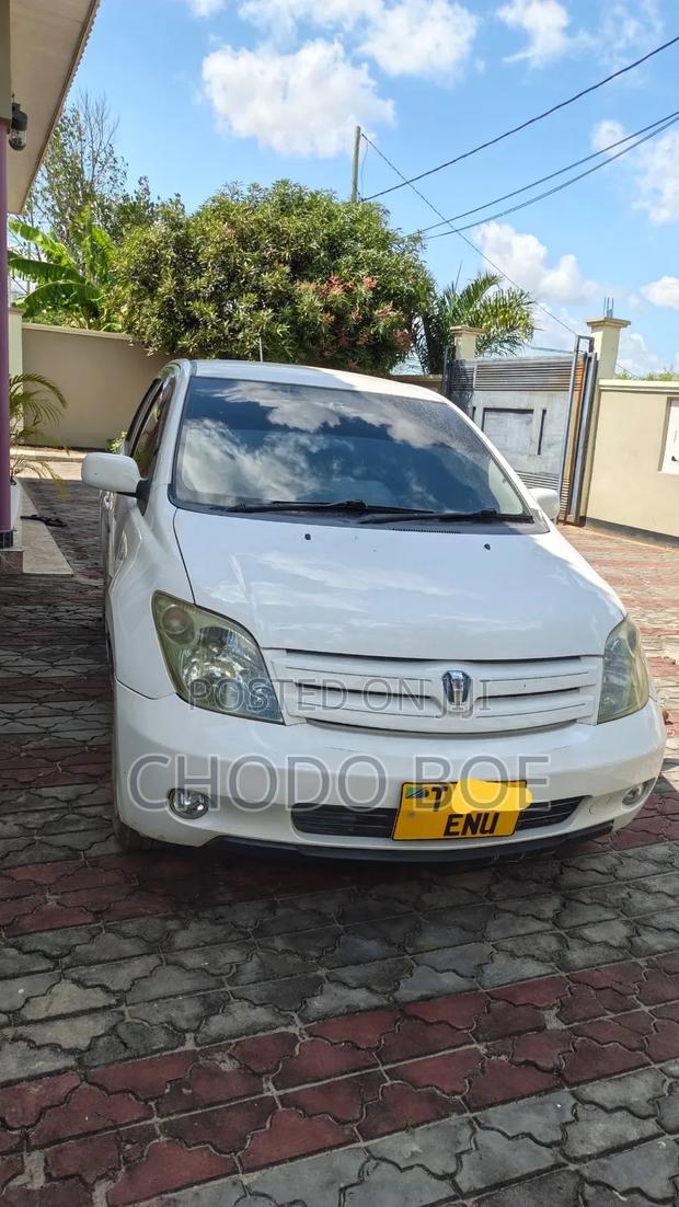 Toyota IST 2006 White