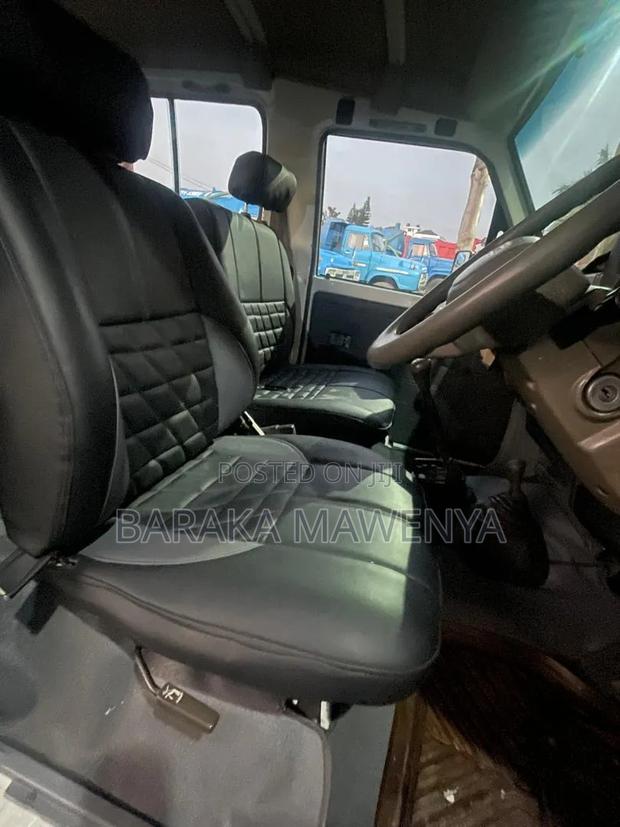 Toyota Land Cruiser 2001 White