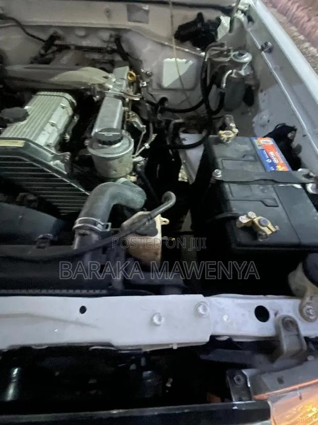 Toyota Land Cruiser 2001 White