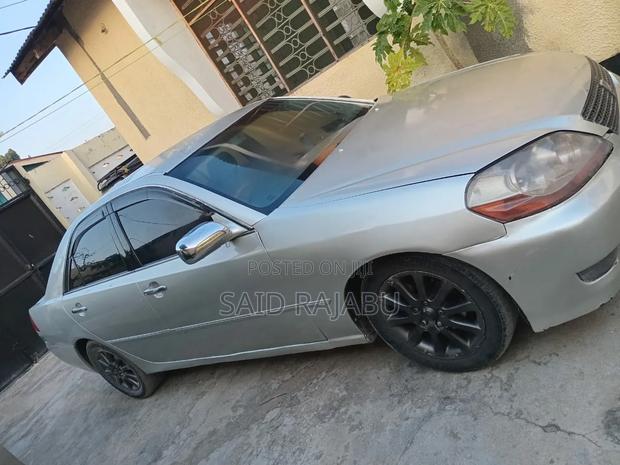 Toyota Mark II 2000 Silver