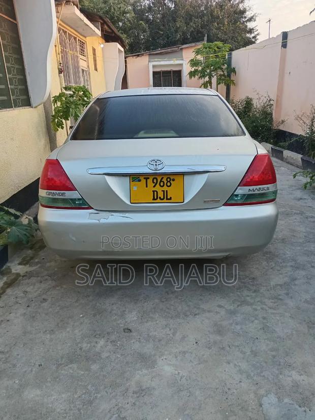 Toyota Mark II 2000 Silver