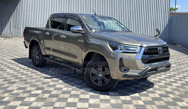 Toyota Hilux 2021 Gray
