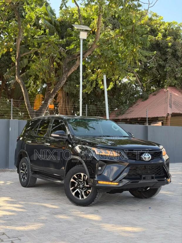 Toyota Fortuner 2018 Black