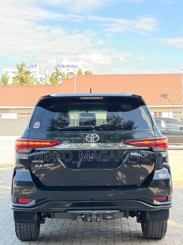 Toyota Fortuner 2018 Black