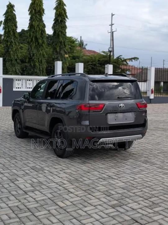 Toyota Land Cruiser 2024 Gray