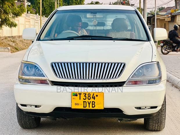 Toyota Harrier 2.2 16V 2001 White