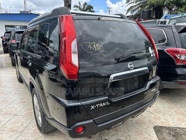 Nissan X-Trail 2.0 Petrol XE 2012 Black