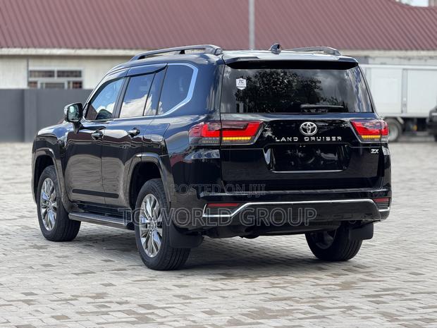 New Toyota Land Cruiser LC300 2025 Black