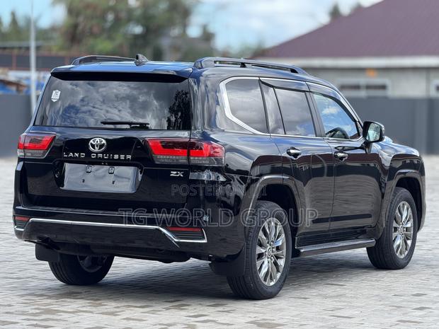 New Toyota Land Cruiser LC300 2025 Black
