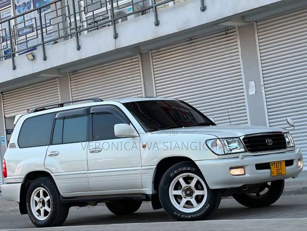 Toyota Land Cruiser Prado 2006 White