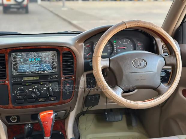 Toyota Land Cruiser Prado 2006 White
