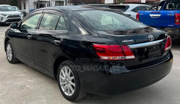 Toyota Premio 2018 Black