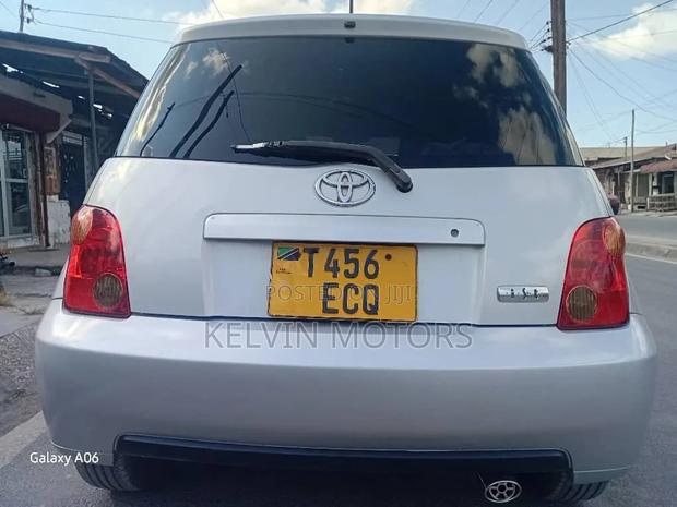 Toyota IST 2004 Silver