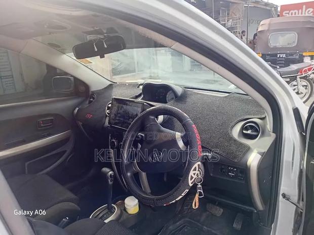 Toyota IST 2004 Silver