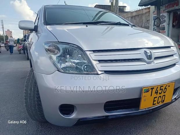 Toyota IST 2004 Silver