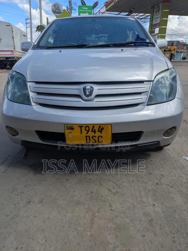 Toyota IST 2005 Silver