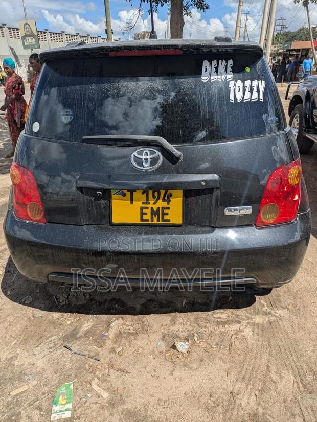 Toyota IST 2005 Black