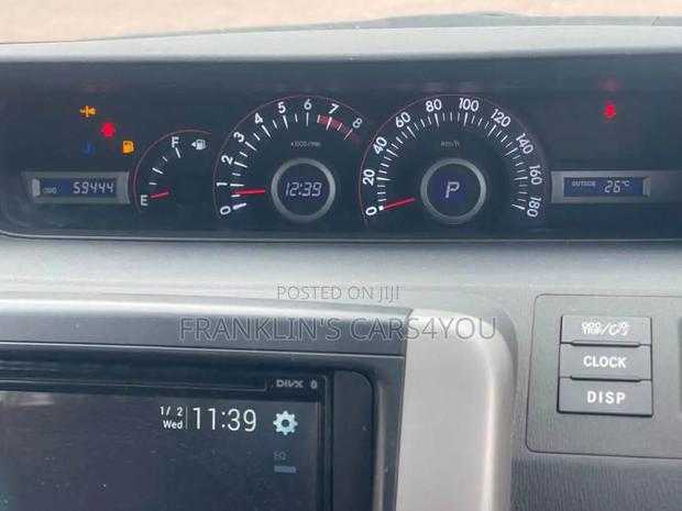 Toyota Noah 2008 Silver