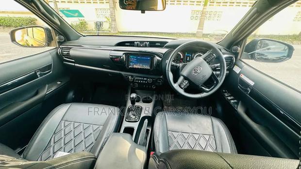 Toyota Hilux 2019 Black