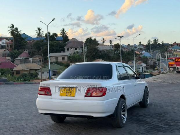 Toyota Carina 2001 White