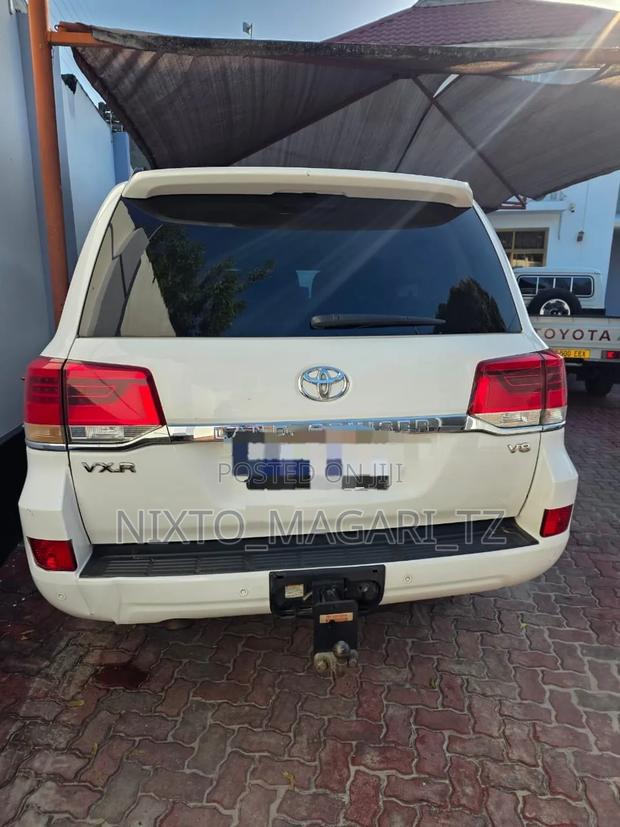 Toyota Land Cruiser 2021 Off white