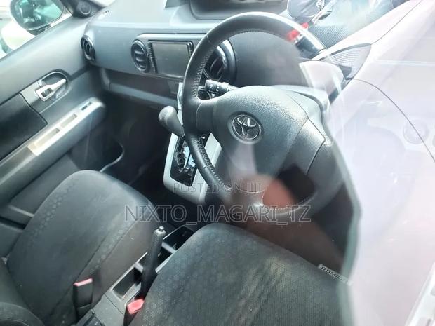 Toyota Corolla Rumion 2010 Black