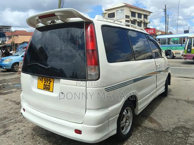 Toyota Noah 2002 White