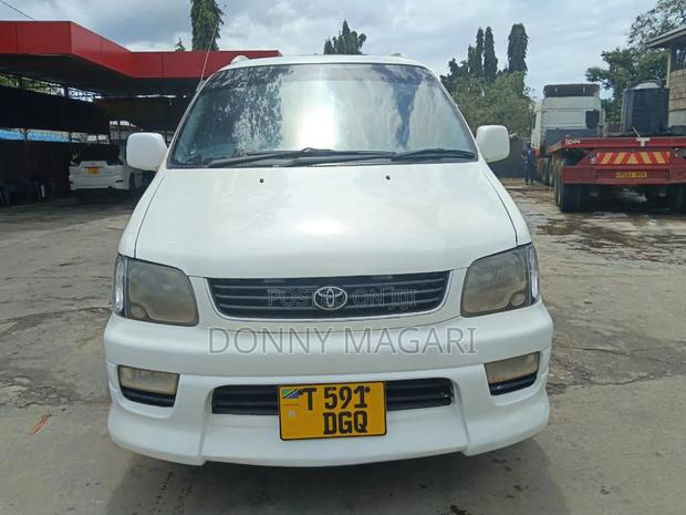 Toyota Noah 2002 White