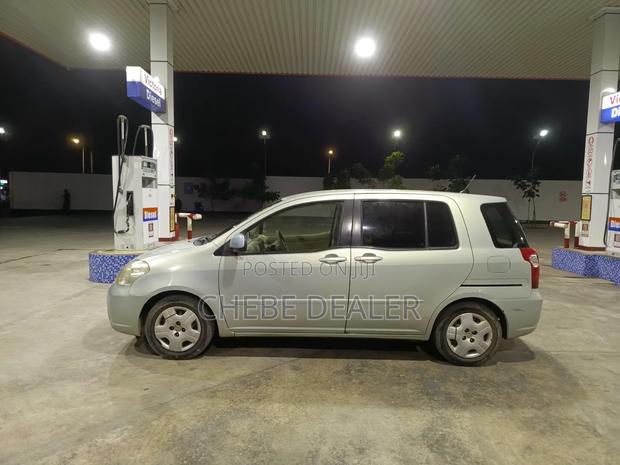 Toyota Raum 2005 Silver