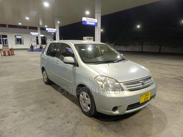 Toyota Raum 2005 Silver