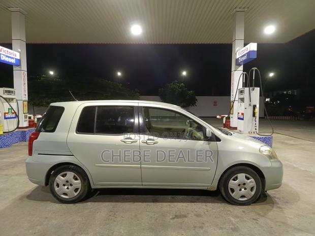 Toyota Raum 2005 Silver