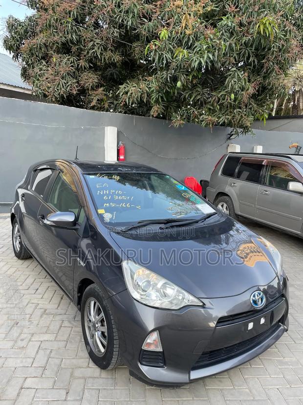Toyota Aqua 2013 Gray
