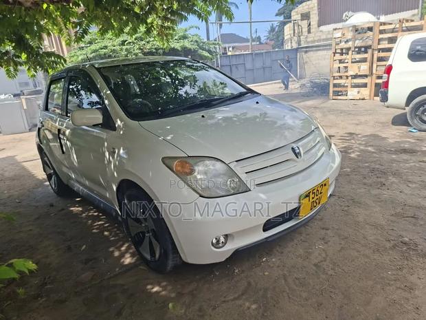 Toyota IST 2003 White