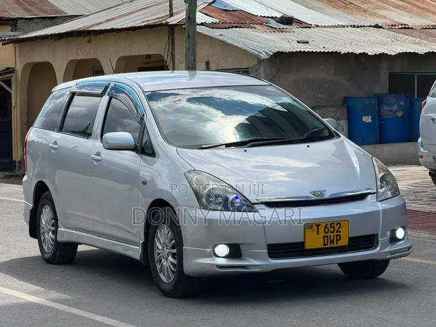 Toyota Wish 2005 Silver