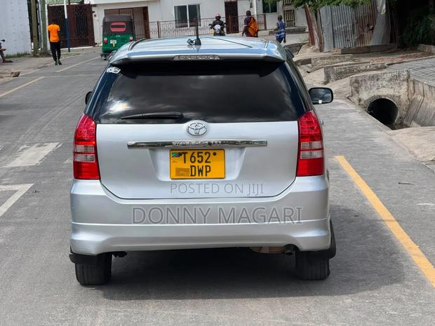 Toyota Wish 2005 Silver