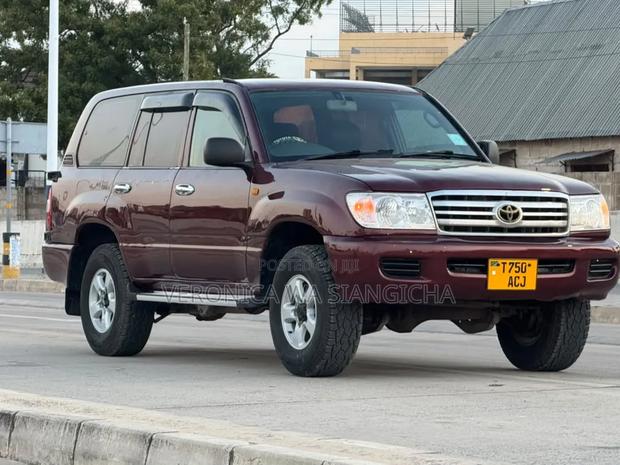 Toyota Land Cruiser 1999 Red