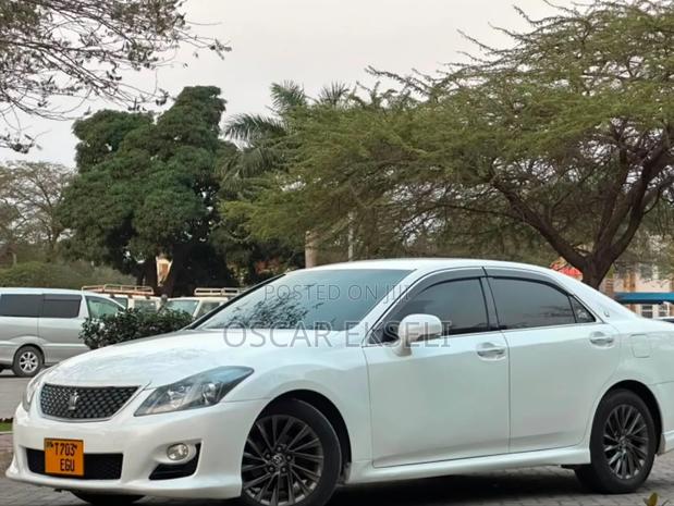 Toyota Crown 2009 White