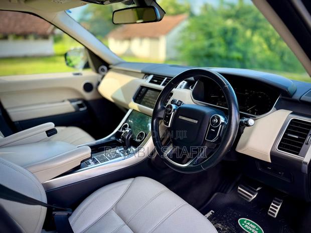 Land Rover Range Rover Sport HSE Td6 4x4 (3.0L 6cyl 8A) 2016 Black