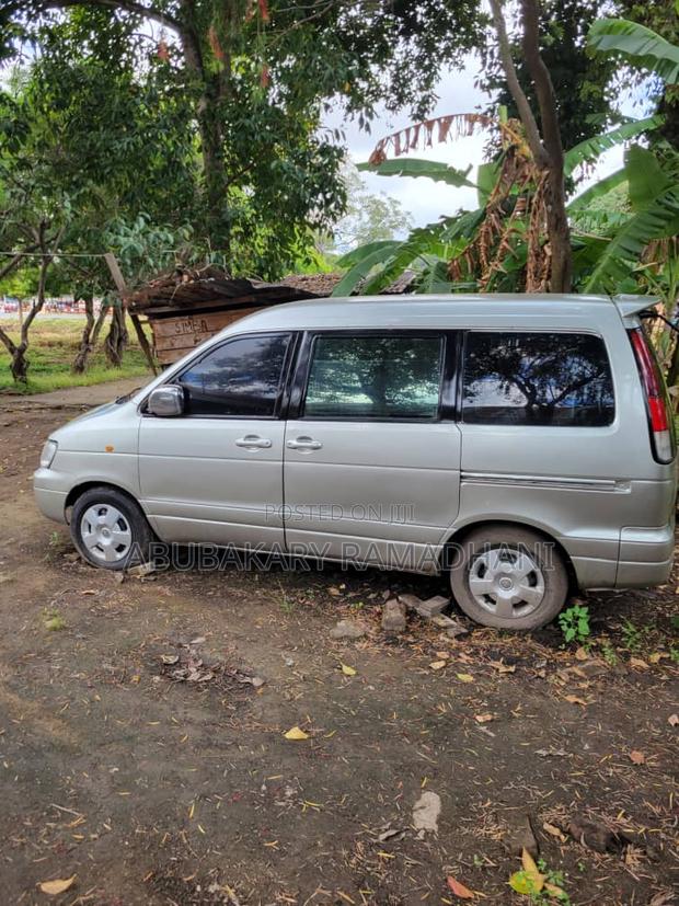 Toyota Noah 2.0 FWD (8 Seater) 2003 Silver