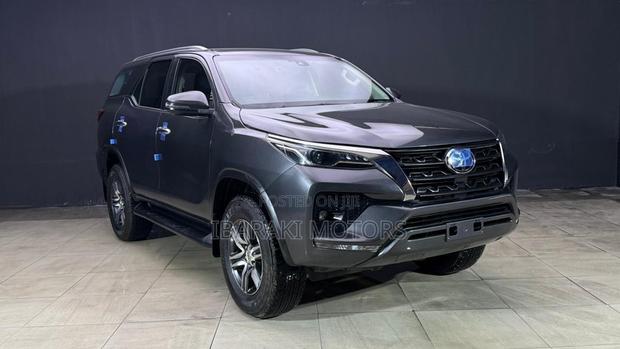 Toyota Fortuner 2.8 D AWD 2021 Gray