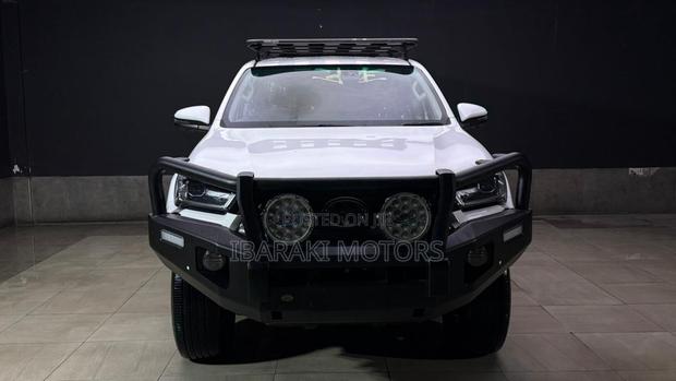 Toyota Hilux 2024 White