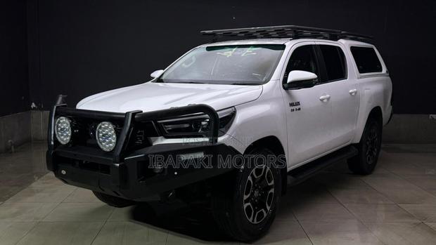 Toyota Hilux 2024 White