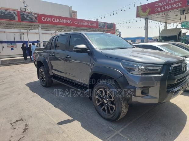 Toyota Hilux 2024 Gray
