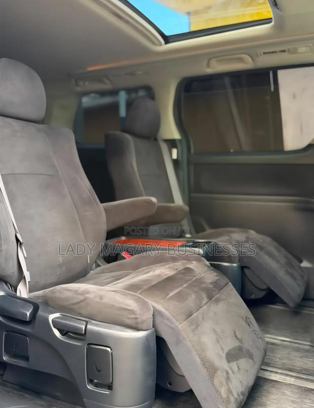 Toyota Vellfire V 2.4 FWD 7-Seater 2011 Black