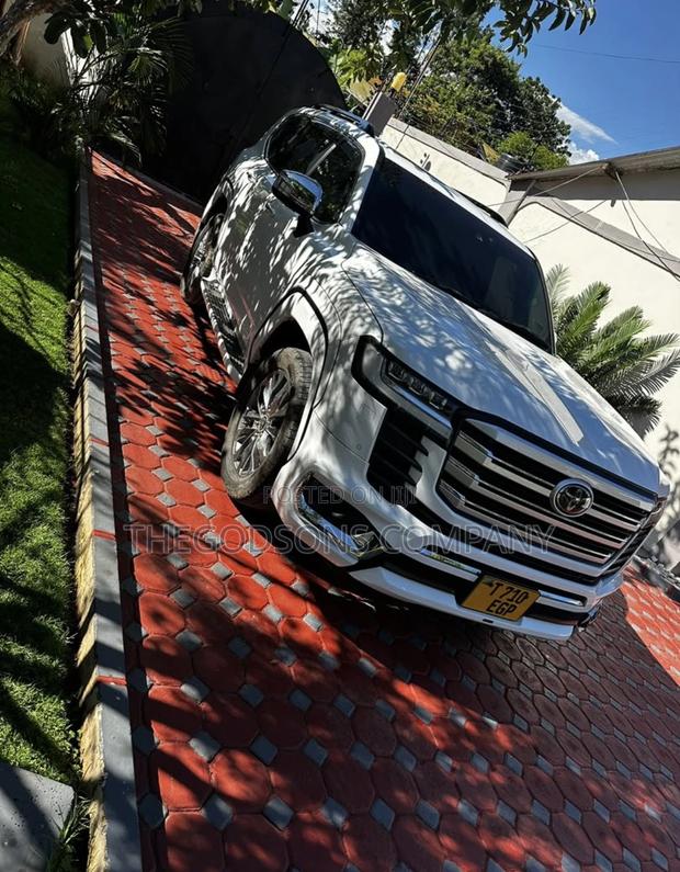 New Toyota Land Cruiser 2024 White