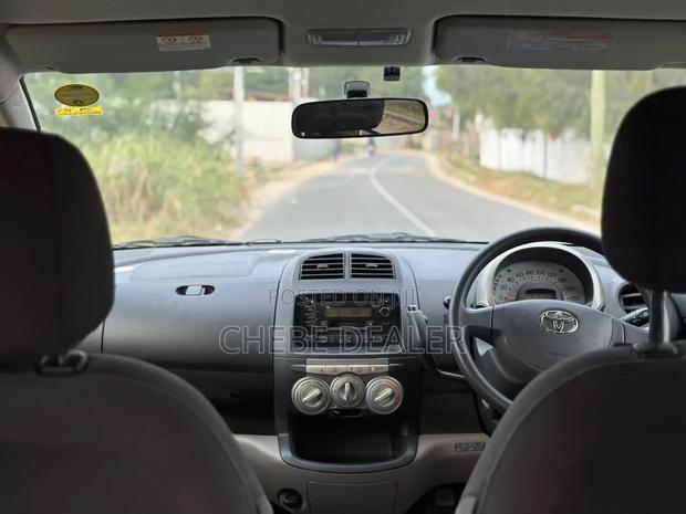 Toyota Passo 2006 Gold