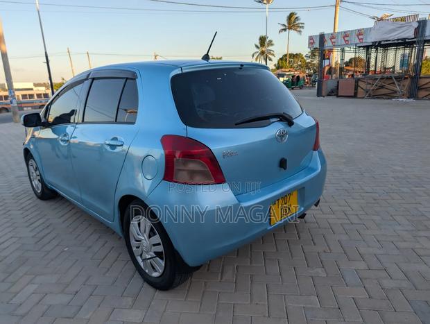 Toyota Vitz 2005 Blue